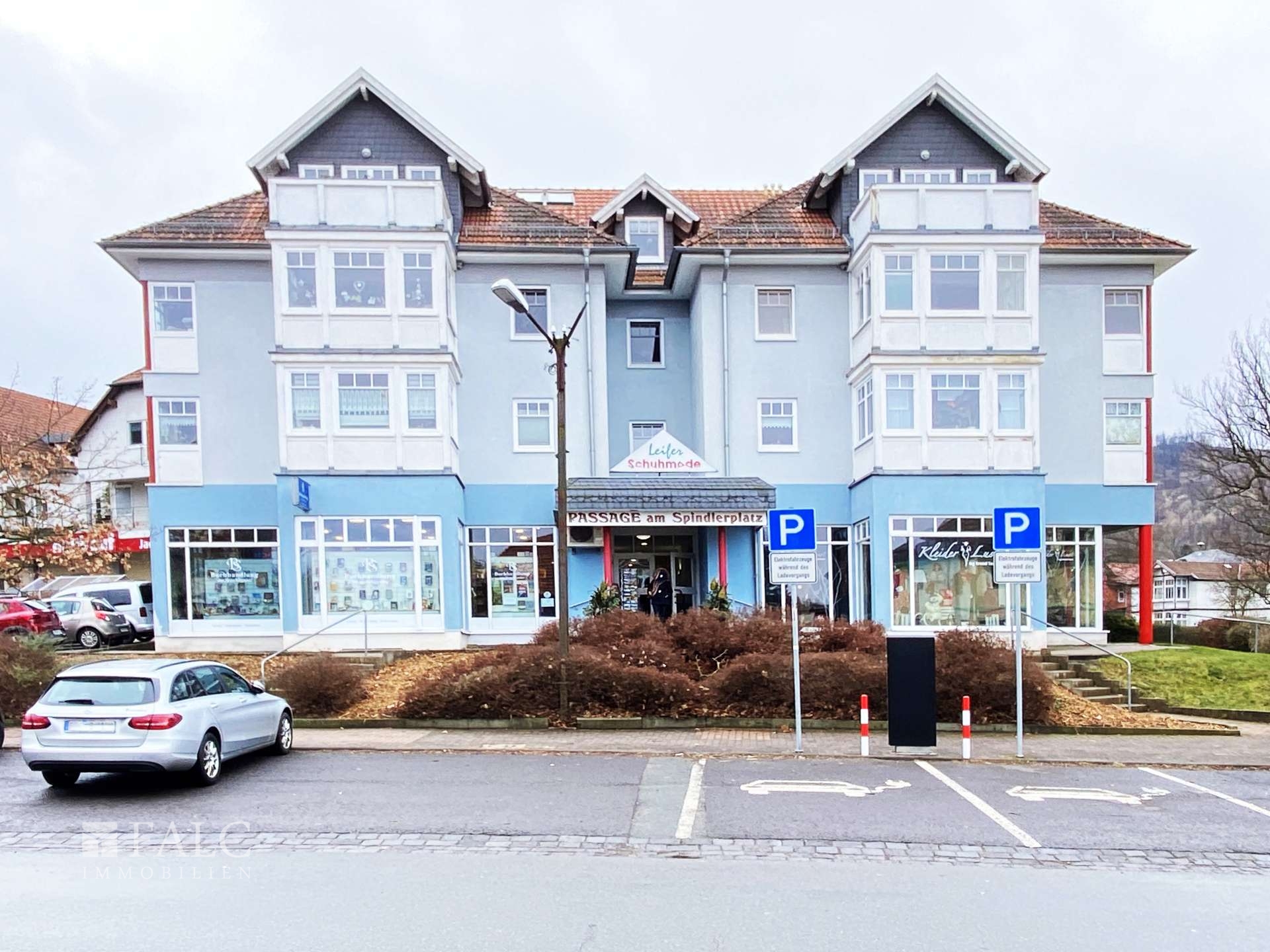 Gebäude Straßenansicht